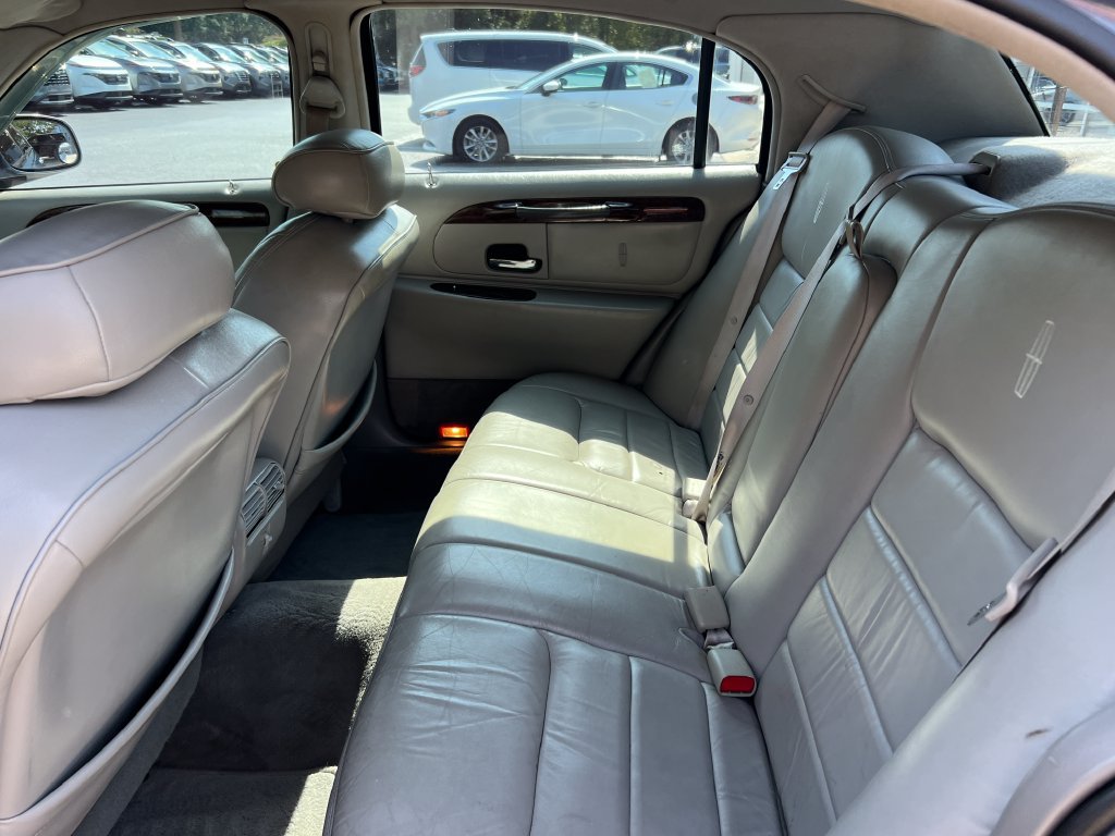 Used 1999 Lincoln Town Car Executive RWD image 14