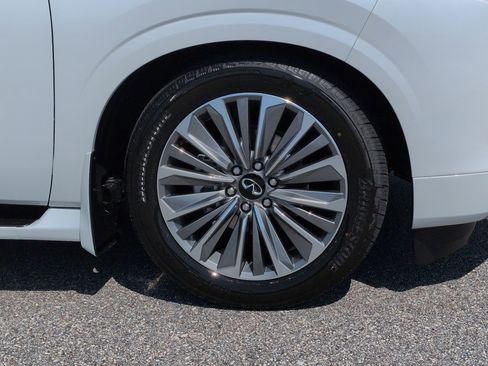 New 2026 INFINITI QX80 Luxe image 12