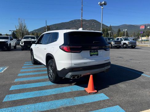 Used 2025 GMC Acadia Elevation image 5