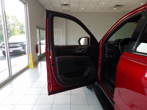 Used 2023 Chevrolet Tahoe RST w/ Luxury Package AWD/4WD image 9