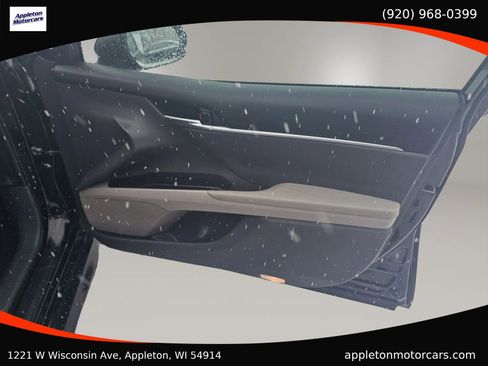 Used 2018 Toyota Camry LE image 25