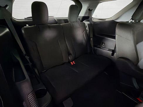 Used 2022 Ford Explorer XLT image 27