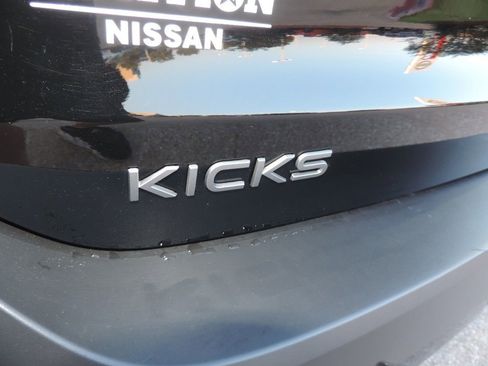 Used 2025 Nissan Kicks SV image 18
