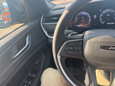 New 2025 Jeep Grand Cherokee L Laredo image 25