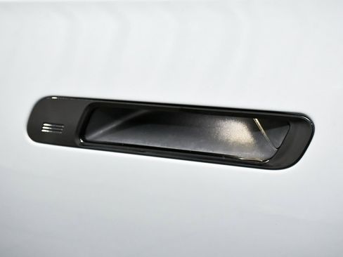 Used 2025 BMW 740i image 14