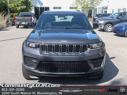 New 2025 Jeep Grand Cherokee Laredo X w/ Luxury Tech Group I image 9