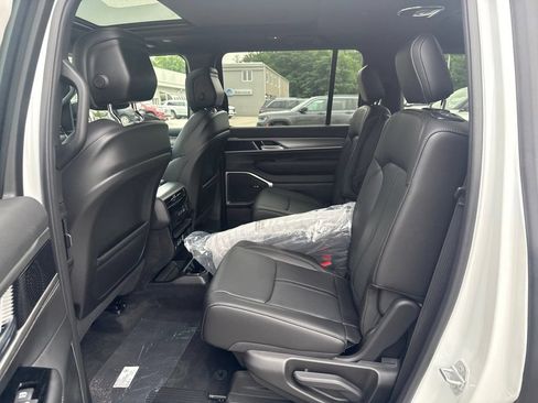 New 2026 Jeep Grand Wagoneer 4WD image 21