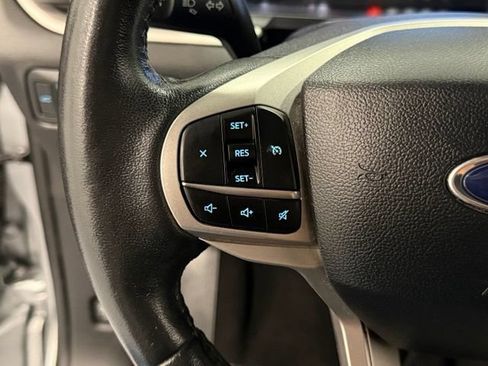 Used 2024 Ford Explorer XLT w/ Equipment Group 202A AWD/4WD image 14