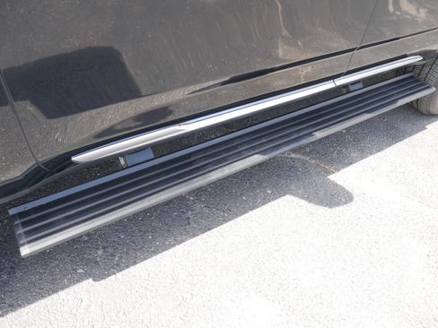 Used 2021 Cadillac Escalade Premium Luxury Platinum w/ Heavy-Duty Trailer Package AWD/4WD image 15