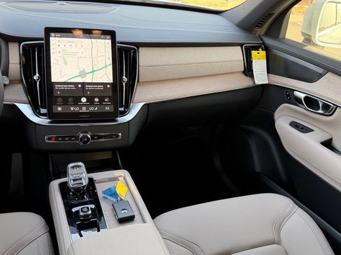 New 2026 Volvo XC90 T8 Plus w/ Protection Package Premier AWD/4WD image 12