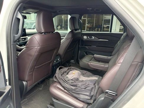 Used 2025 Ford Explorer Platinum w/ LUX Leather Package AWD/4WD image 10