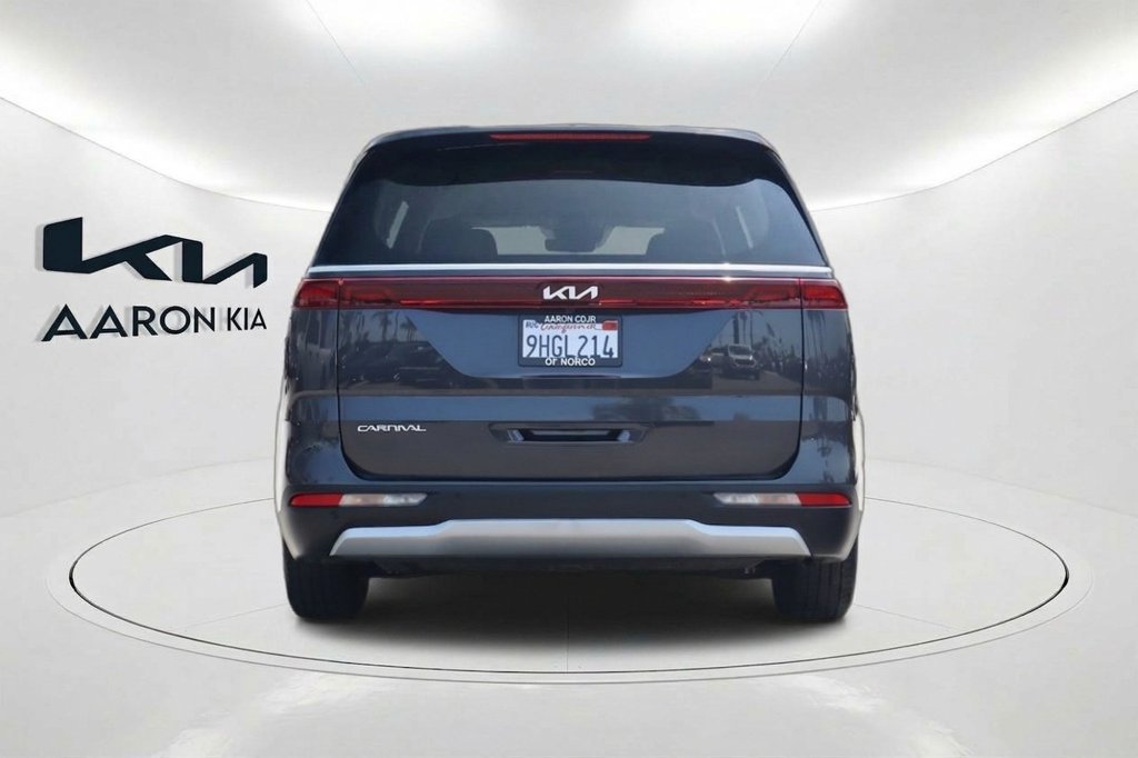 Used 2024 Kia Carnival EX FWD image 5