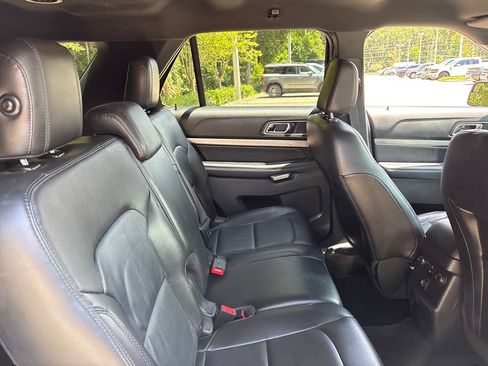 Used 2018 Ford Explorer XLT w/ Equipment Group 202A FWD image 30