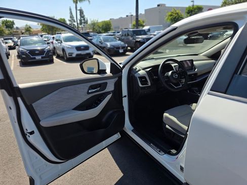 Used 2023 Nissan Rogue SV FWD image 37