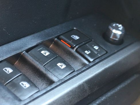 Used 2017 Toyota Tacoma TRD Off-Road w/ Tow Package (A/T) image 21