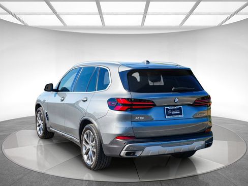 Used 2024 BMW X5 xDrive40i w/ Parking Assistance Package AWD/4WD image 2