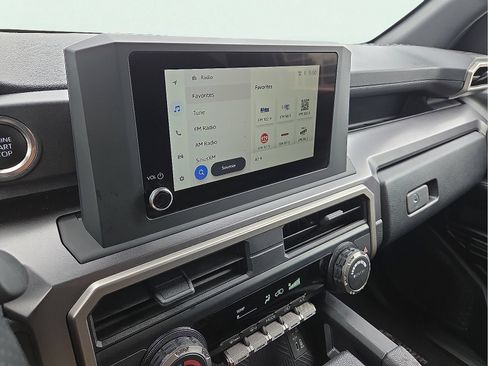 Used 2025 Toyota 4Runner SR5 AWD/4WD image 16