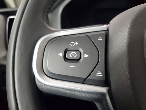 Used 2019 Volvo XC60 T5 Momentum w/ Multimedia Package image 27