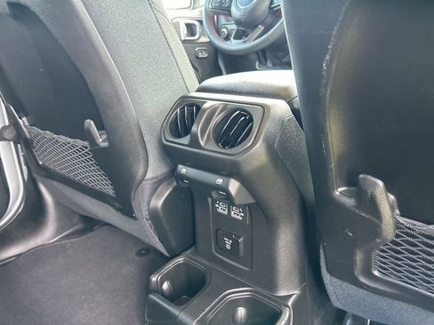 Used 2024 Jeep Wrangler Rubicon image 42