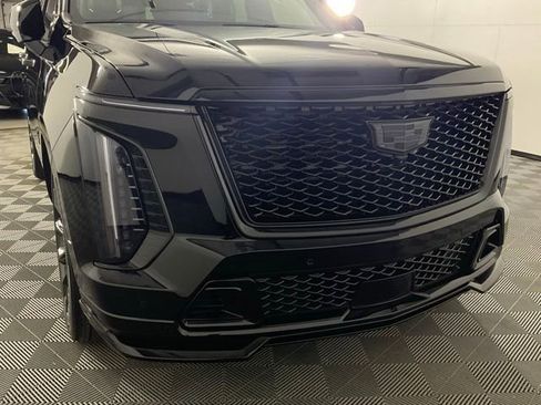 Used 2025 Cadillac Escalade V AWD/4WD image 8