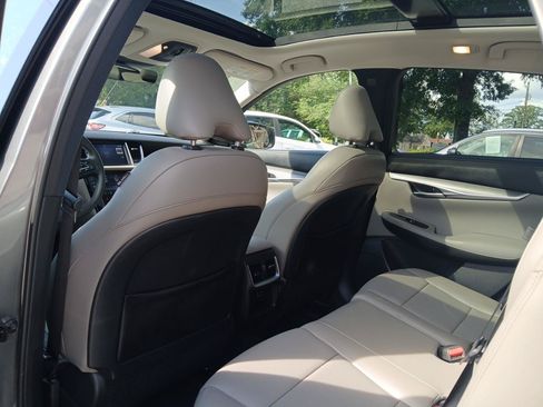 Used 2024 INFINITI QX50 Luxe FWD image 12