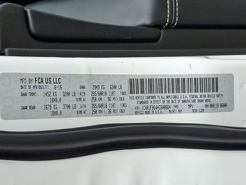 Used 2017 Jeep Grand Cherokee Limited image 27