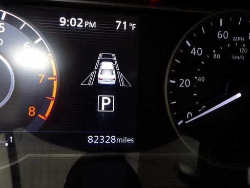 Used 2021 Nissan Versa SV FWD image 18