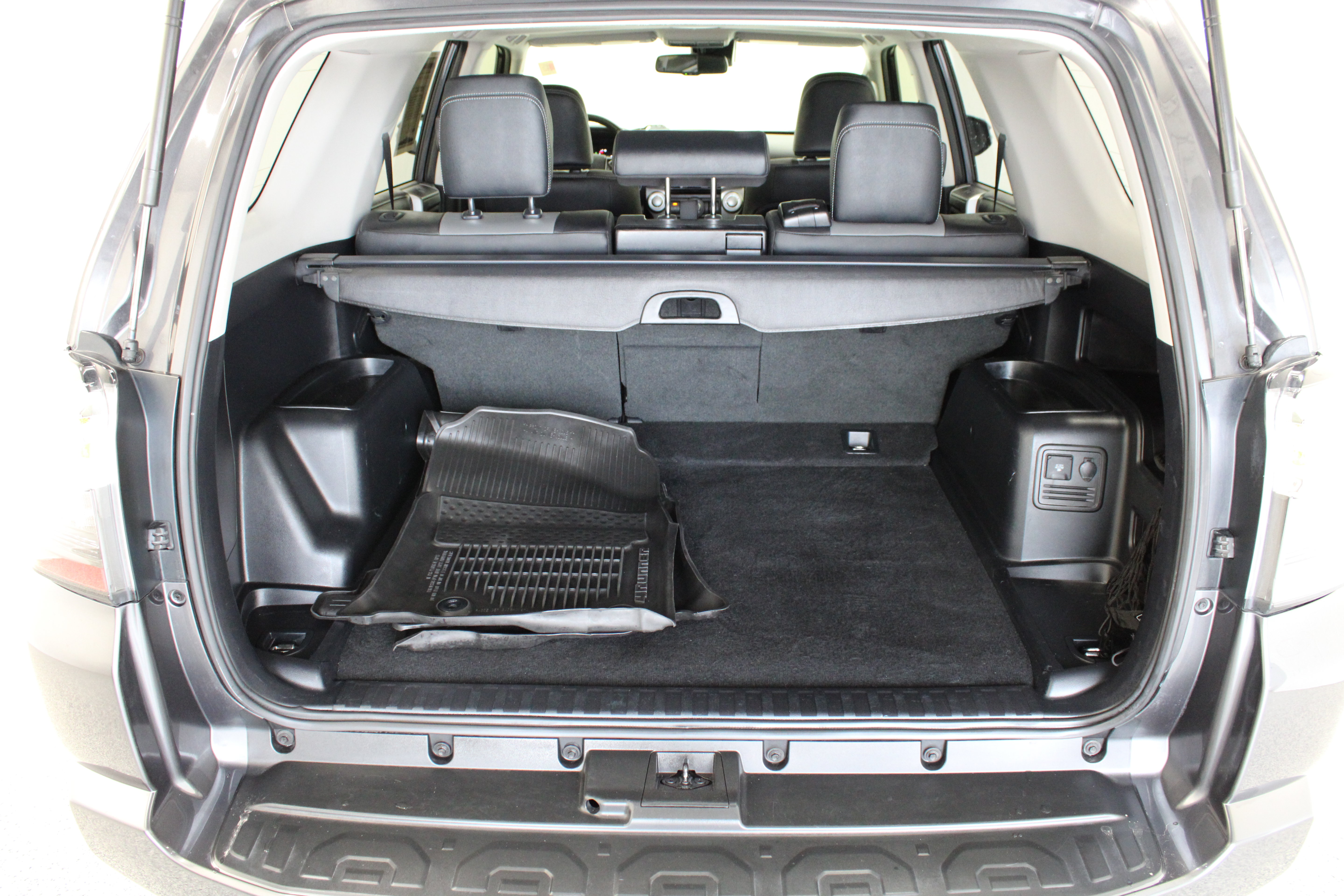 Used 2023 Toyota 4Runner SR5 Premium w/ Moonroof Package RWD image 33