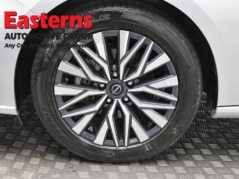 Used 2024 Nissan Altima 2.5 SV FWD image 32