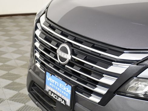 Used 2024 Nissan Rogue S image 11