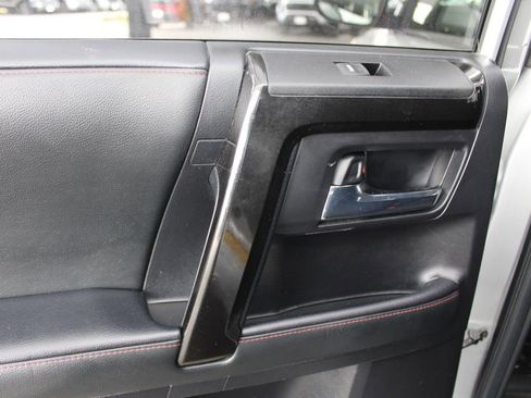 Used 2020 Toyota 4Runner TRD Off-Road AWD/4WD image 47