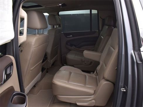 Used 2020 Chevrolet Suburban Premier w/ Premier 6.2L Value Package image 23