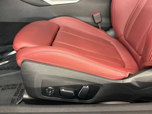 Certified 2025 BMW 430i Convertible w/ Convenience Package RWD image 15