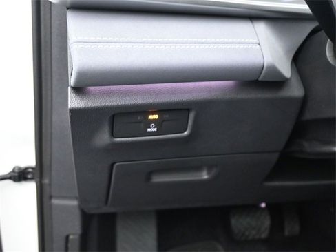 New 2025 Volkswagen Tiguan SE image 20