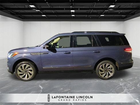 Certified 2023 Lincoln Navigator Reserve image 2