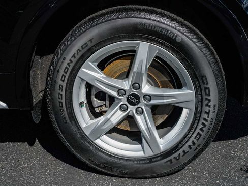 Used 2023 Audi Q5 Premium w/ Convenience Package image 10