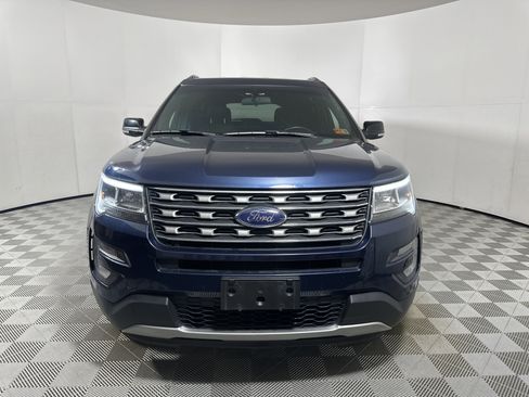 Used 2017 Ford Explorer XLT image 2