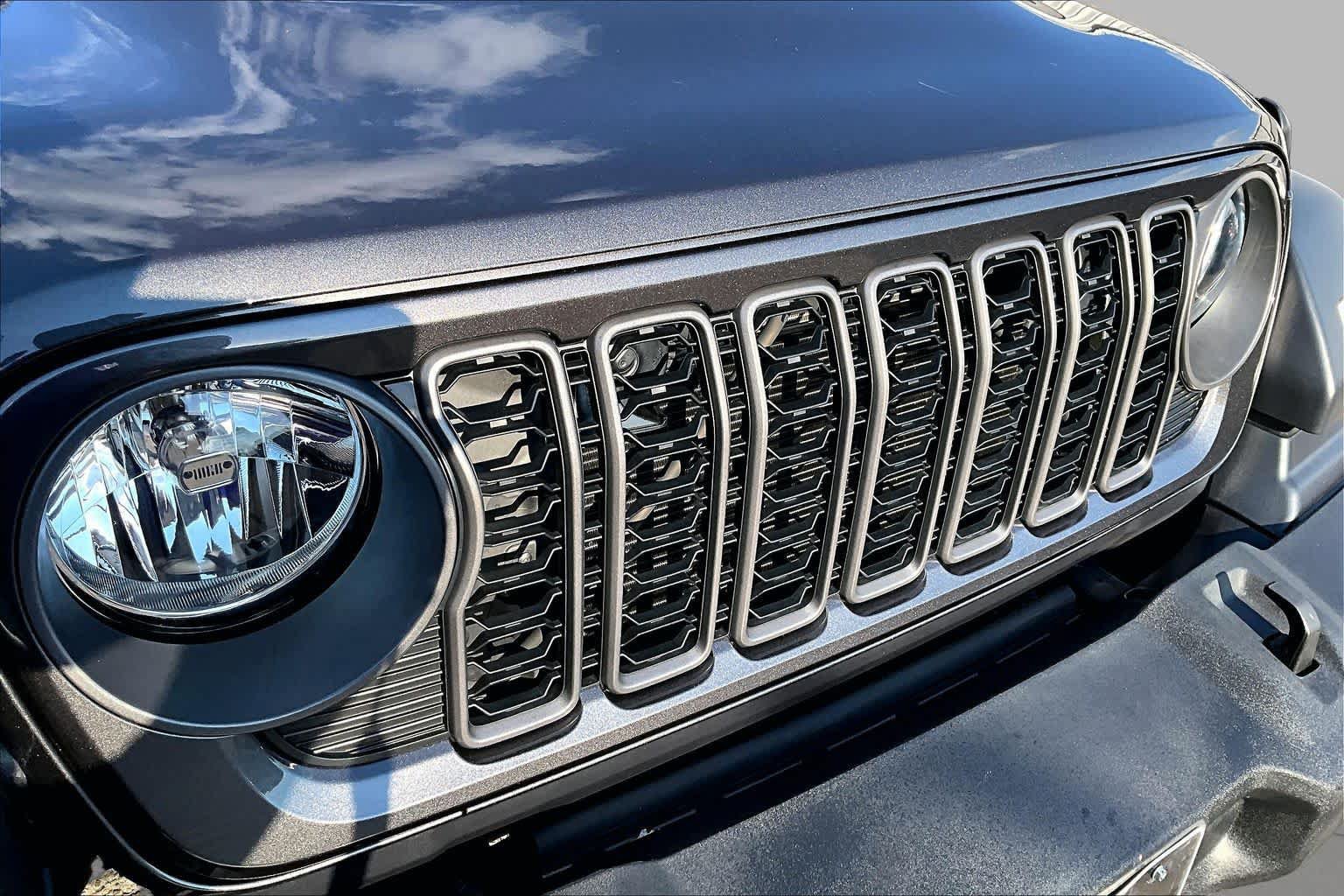 Used 2025 Jeep Wrangler Unlimited Sport AWD/4WD image 30
