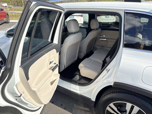 Used 2025 Mercedes-Benz GLB 250 image 13