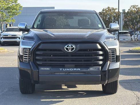 Used 2022 Toyota Tundra SR5 w/ SR5 Convenience Package AWD/4WD image 6