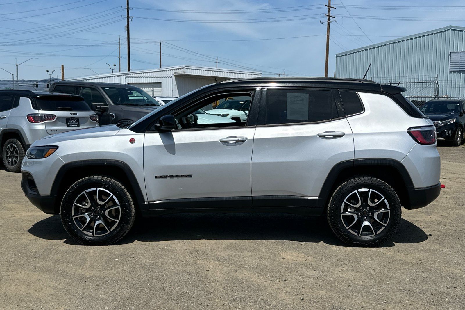 Used 2025 Jeep Compass Trailhawk AWD/4WD image 7