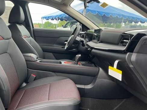 New 2026 Nissan Kicks SR AWD/4WD image 13