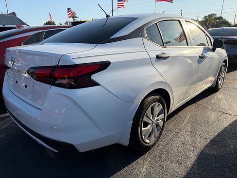 Used 2021 Nissan Versa S FWD image 5