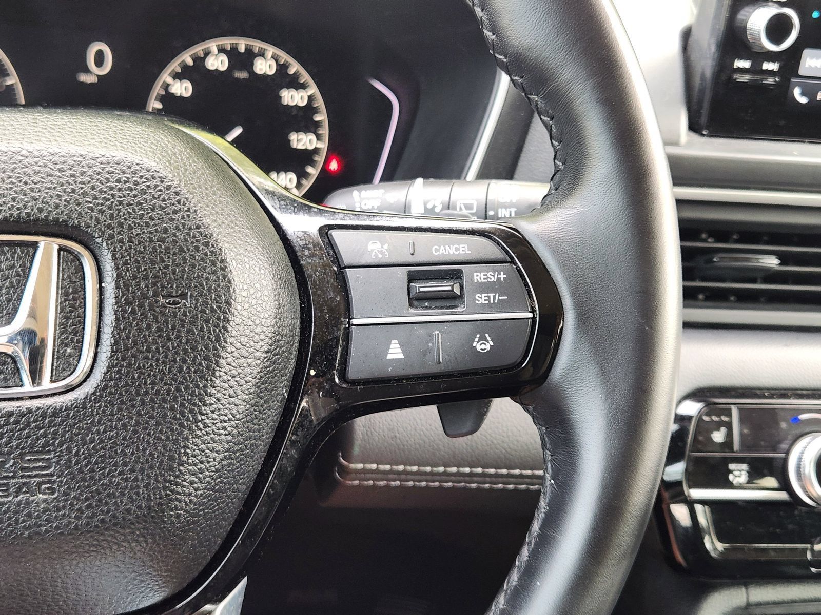 Used 2025 Honda Pilot EX-L image 32