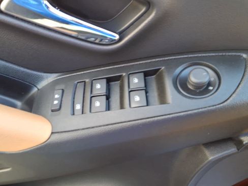 Used 2019 Chevrolet Trax LT w/ LT Convenience Package image 14