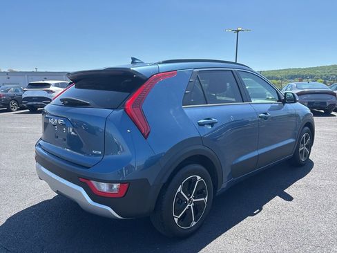 Used 2024 Kia Niro EX w/ EX Cold Weather Package FWD image 2