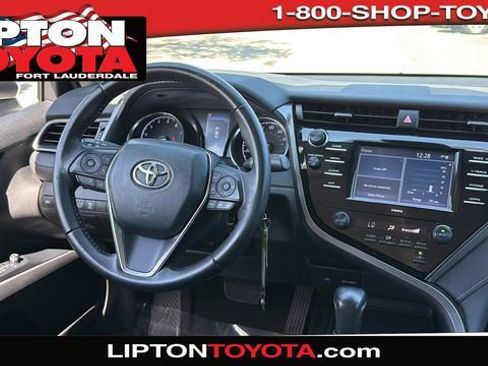 Used 2020 Toyota Camry SE image 14