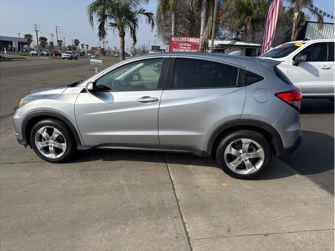 Used 2018 Honda HR-V LX image 8