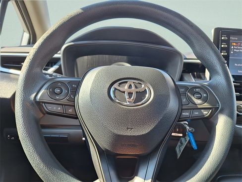 Used 2021 Toyota Corolla LE image 14