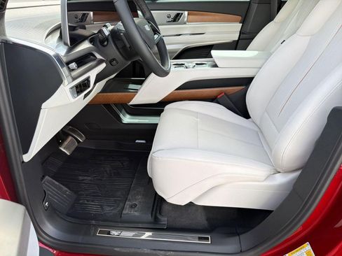 New 2026 Cadillac Vistiq Luxury w/ LPO, Floor Liner Package AWD/4WD image 4